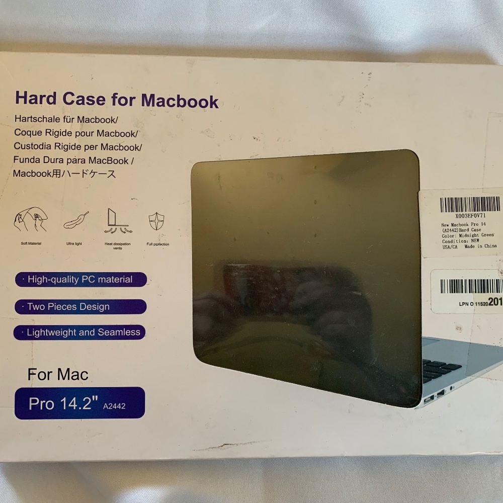 🎉Host Pick🎉 NIB! Hard Case for MacBook Pro 14.2” in Midnight Green!